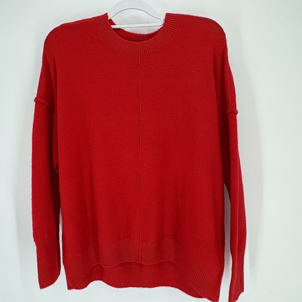 Vince Camuto Crewneck Sweater Womens Medium Red Drop Shoulder Pullover Knit Soft